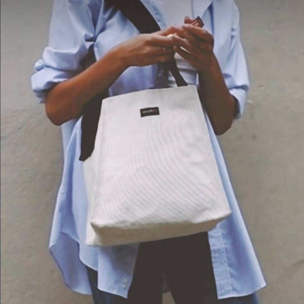 New MERIT Beauty Summer Bag (Limited Edition Summer ‘22)